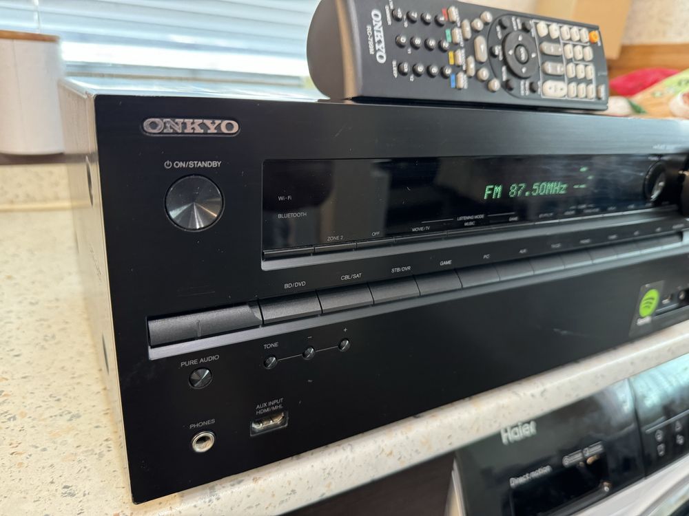 Onkyo HT-R693 Bluetooth Wi Fi Качествен ресивър