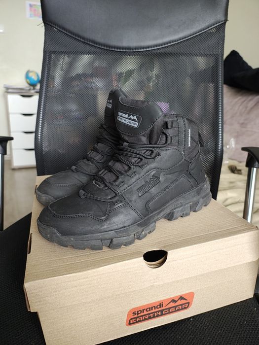 Продавам мъжки зимни обувки, непромокаеми  марка Sprandi