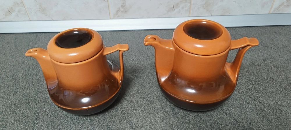 2 ceainicuri  vintage ,din ceramica , anii '70