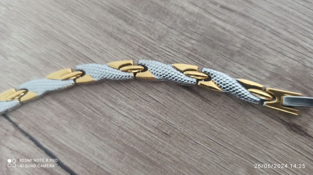 Brățară bărbătească cu model dragon și magneți pe interior .