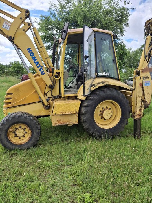 Buldoexcavator Komatsu