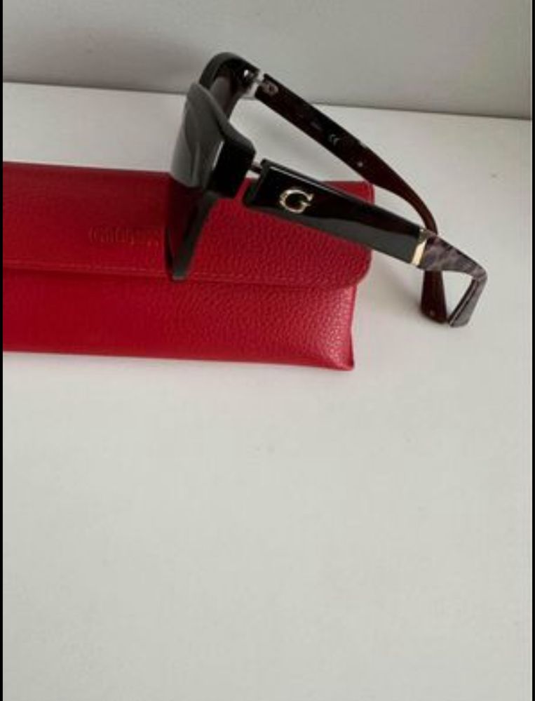 Ochelari Guess in toc original Guess