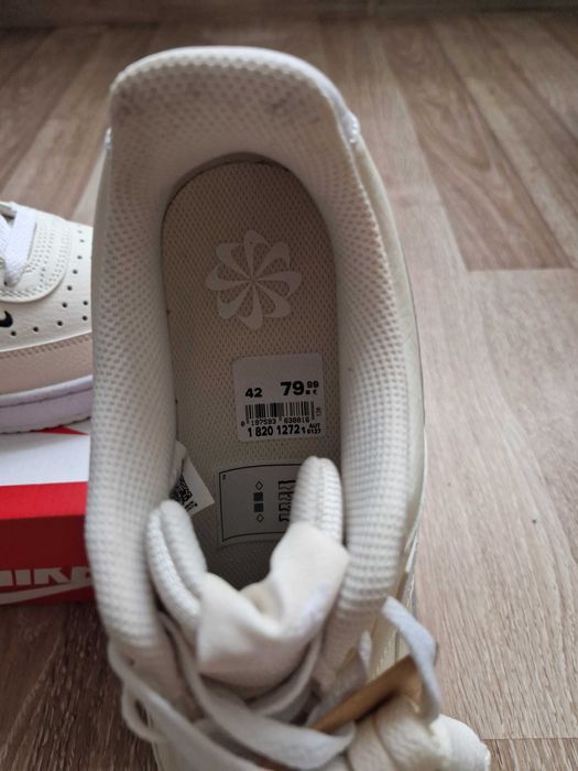 Маратонки NIKE номер 42