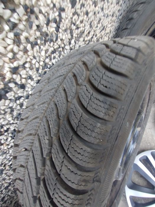 Продавам зимни гуми с джанти и капачки 15" 195/60 R15,