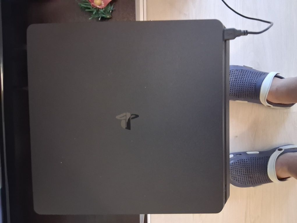 Playstation 4 slim (черен)