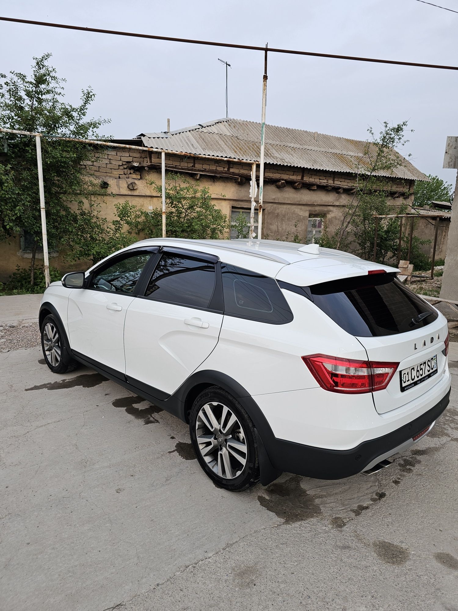 Lada Vesta SW Cross luxe multimedia