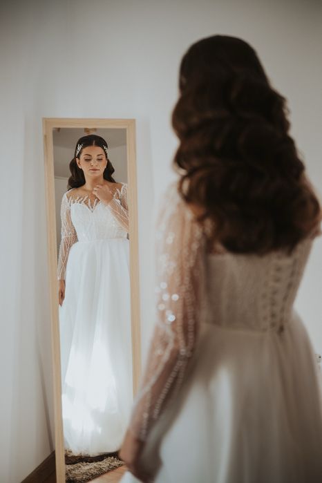 Vand rochie  de mireasa  facuta pe comanda.