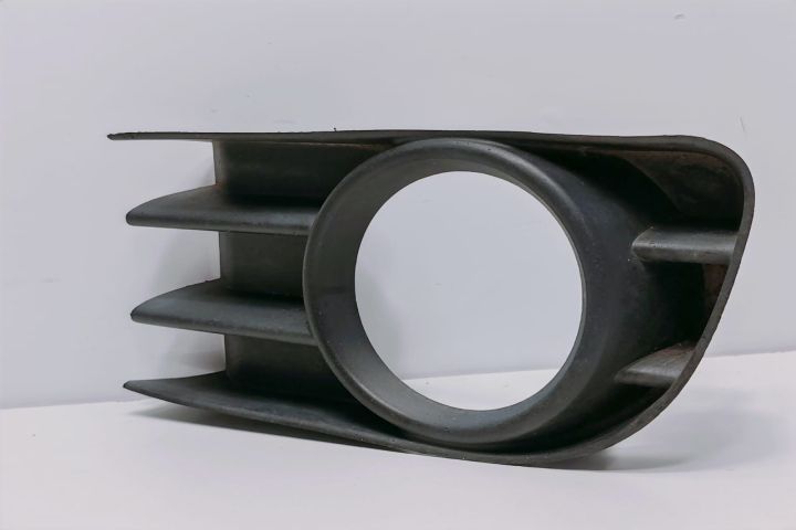 Grila  proiector stanga 8200115117 Renault Megane a 2-a generatie (fa