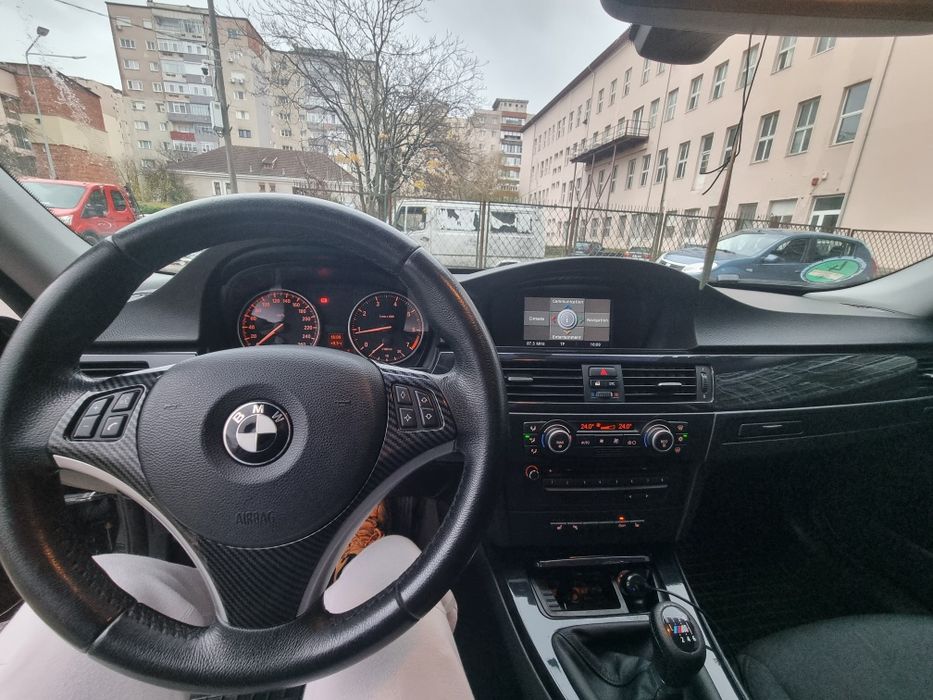 BMW 318i 2009 Facelift