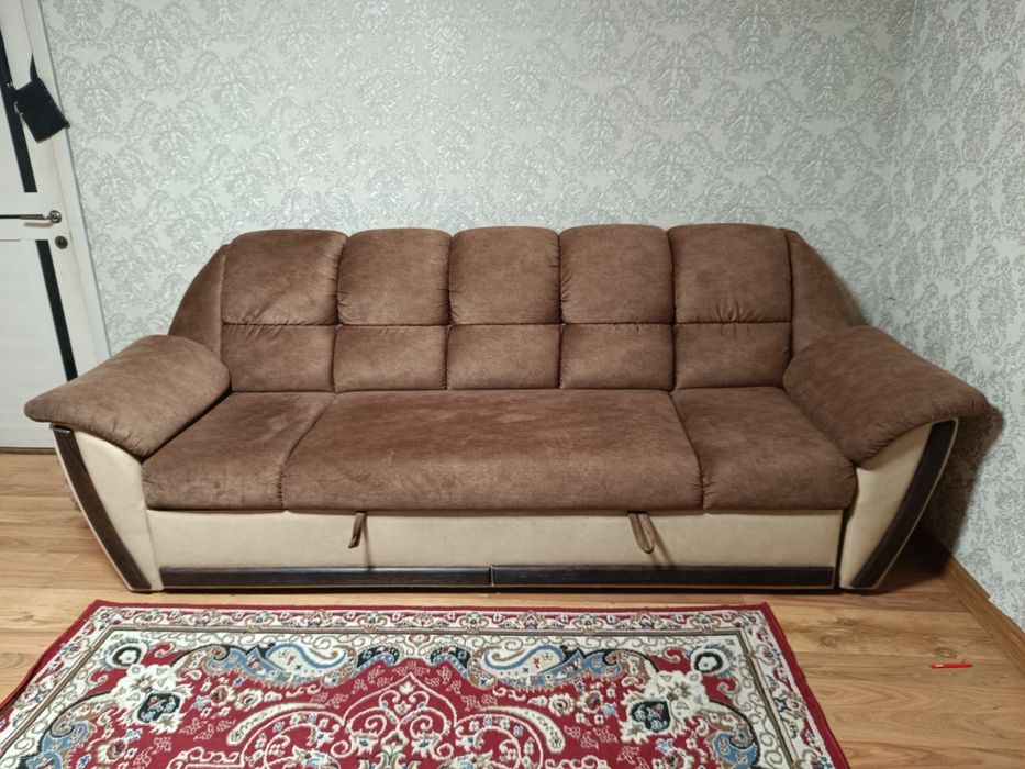 Диван.          .