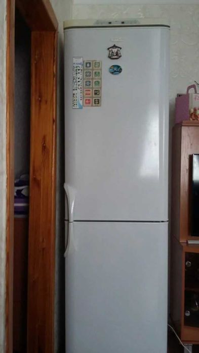 Продам 2-х камерный холодильник