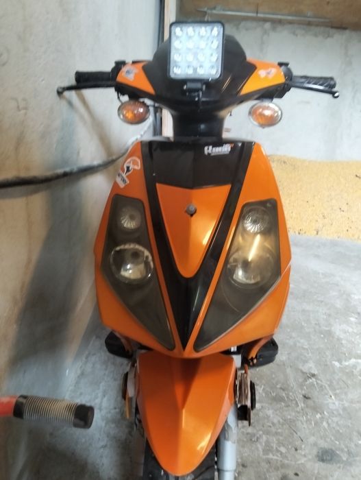 Vând scuter 2t 80cc