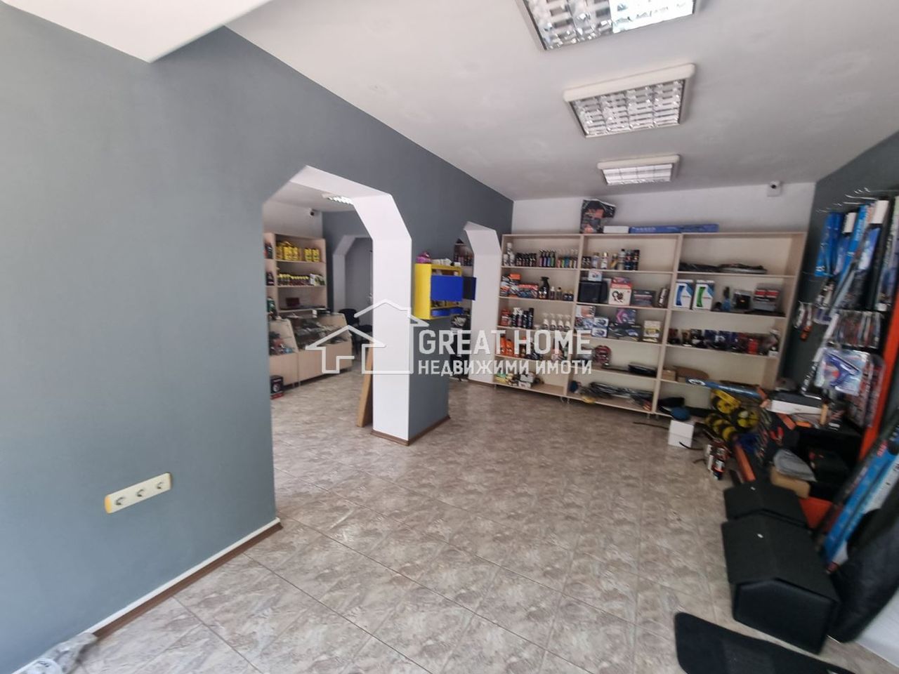 Продава се Магазин в Търговище, Център - 98 кв.м за 1093 €/кв.м - Снимка #2