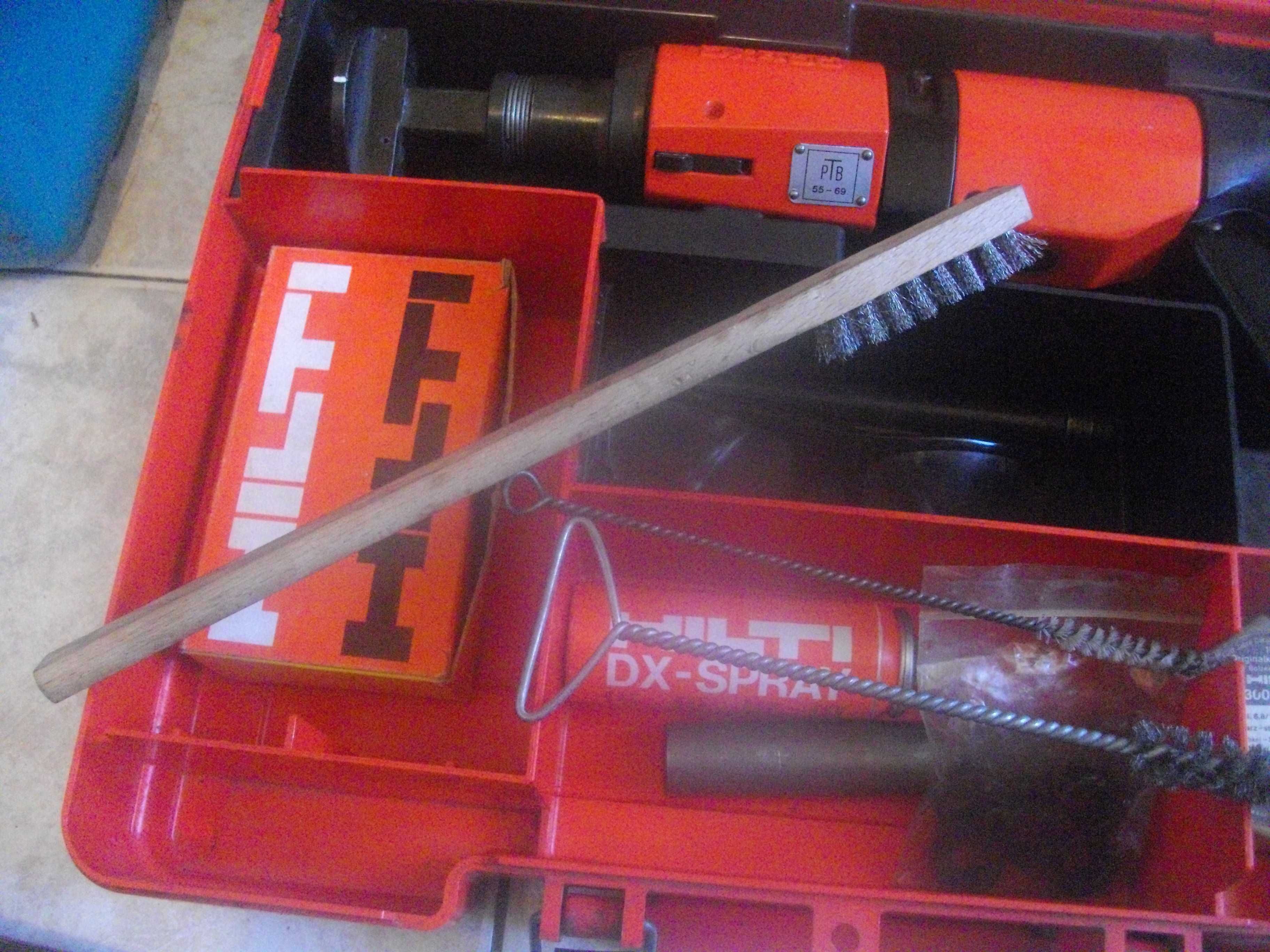 HILTI DX400B / HILTI DX300-Пистолет Директен Монтаж В Бетон и Метал