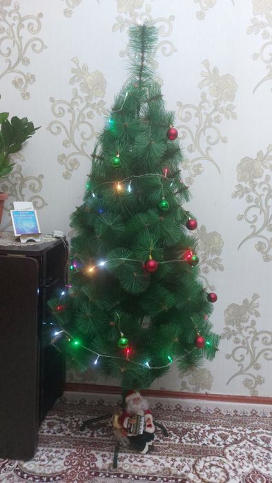 Срочно продам ёлку хорошего качества.