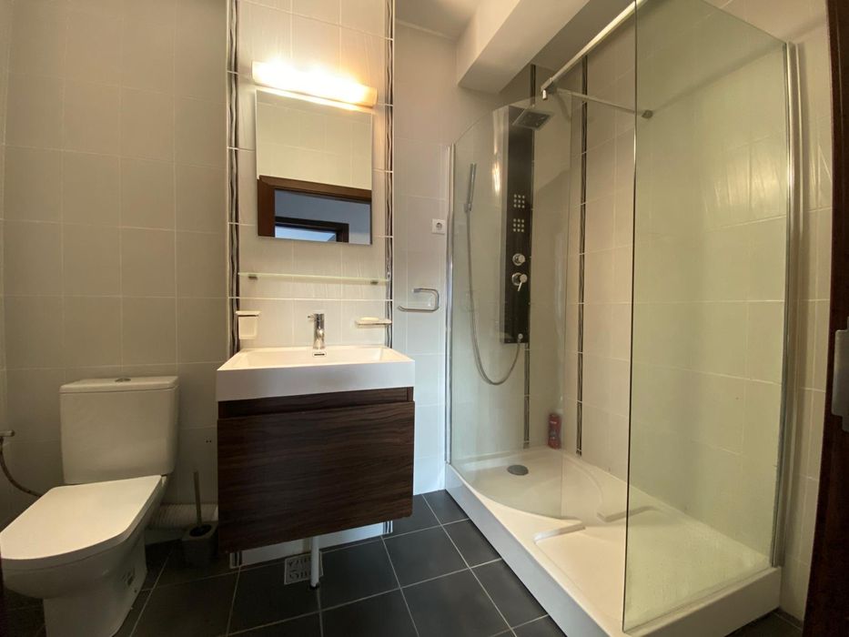 Privat inchiriez apartament 3 camere
