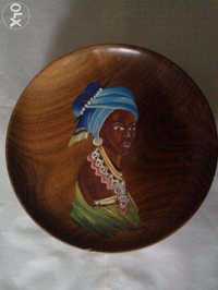 Farfurie decorativa vintage pictura lemn negresa semnata Africa de Sud
