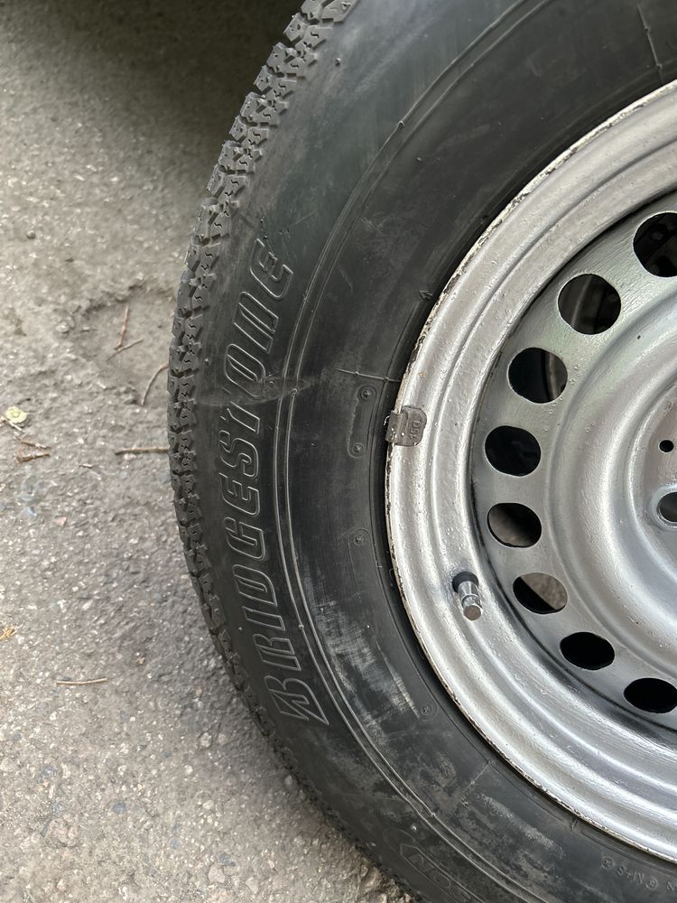 Шина всесезонная Bridgestone 215 на 15 диск