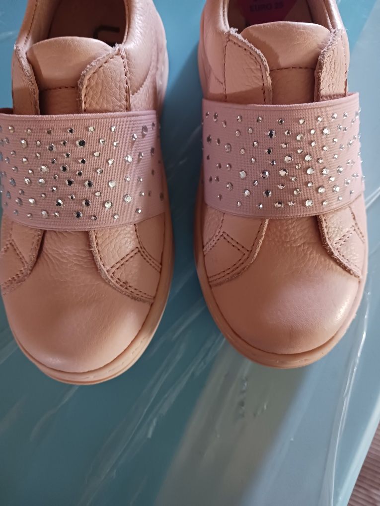 Pantofi pentru fete Unisa