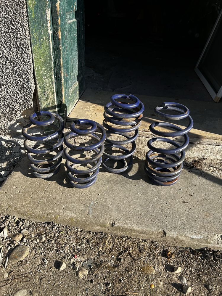 Vand suspensi sport de pe Audi A4 B7 ,putin uzate dar isi fac treaba