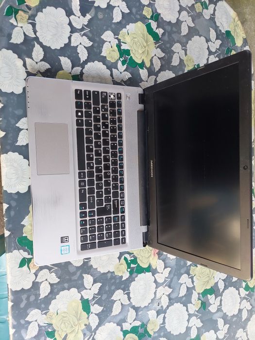 Laptop Medion Akoya i3 6100