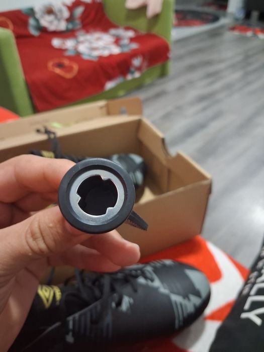 Vând ghete de fotbal Black gold carbon Griffiin