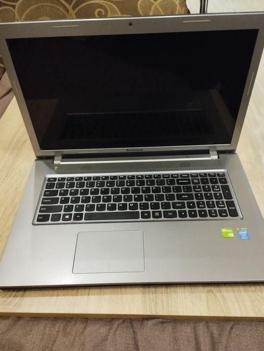 Лаптоп  Lenovo 17 '' Idea PadZ710