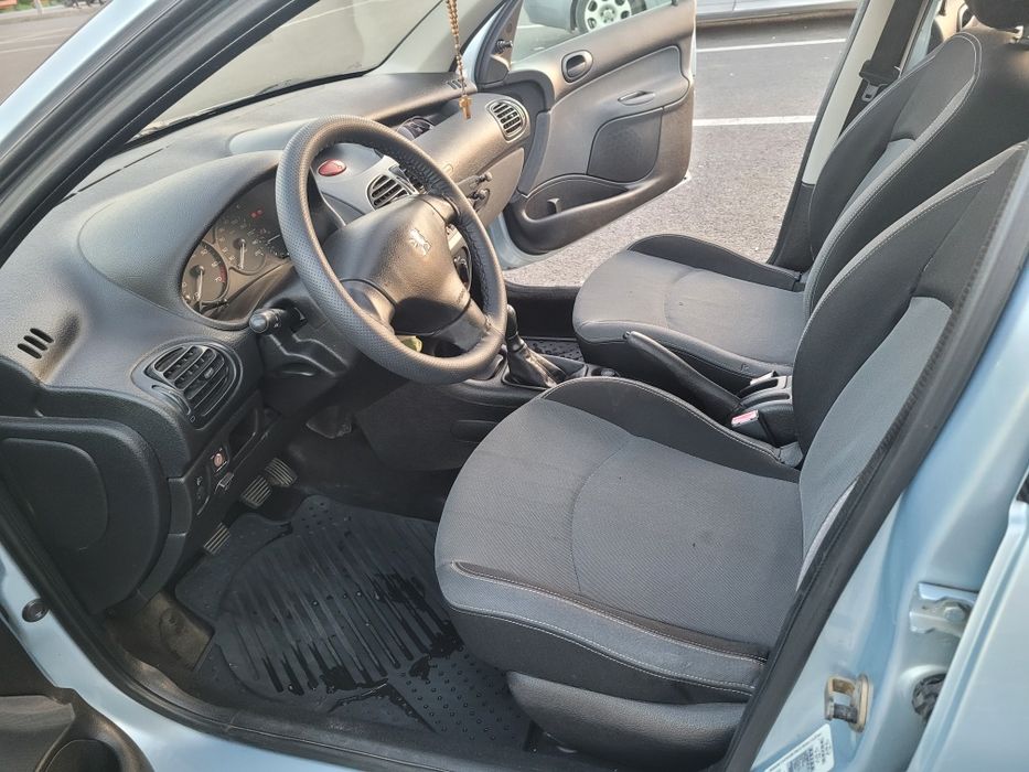 Vând Peugeot 206