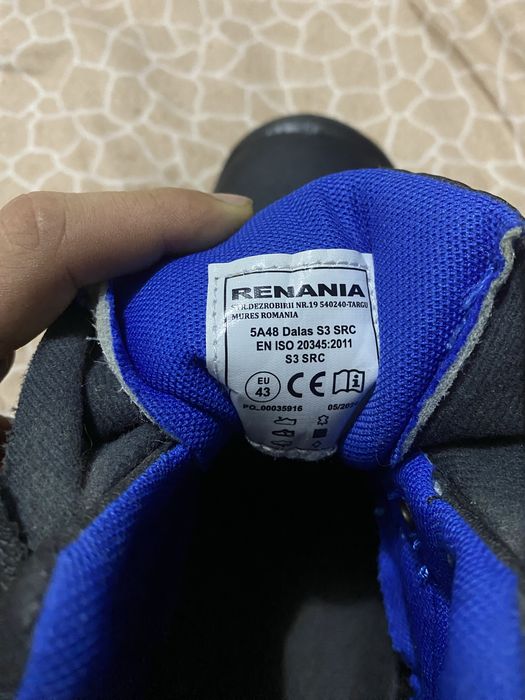 Bocanci cu fier in bot