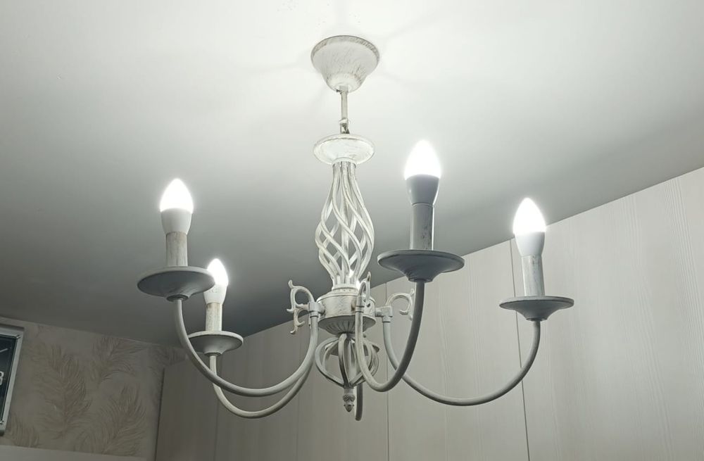 Продам люстры красивые