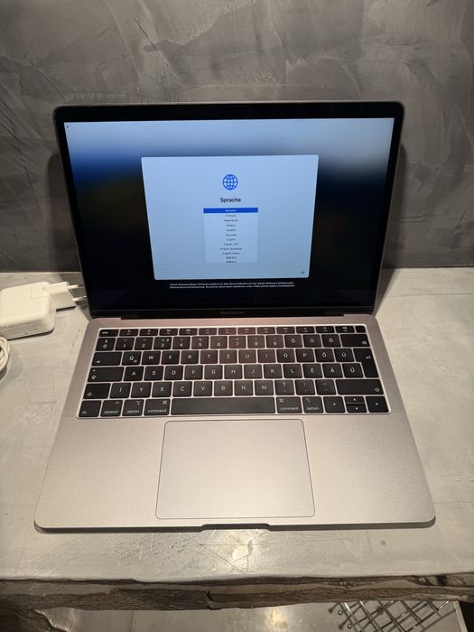Перфектен Macbook Air 13.3 inch  2019 256 GB
