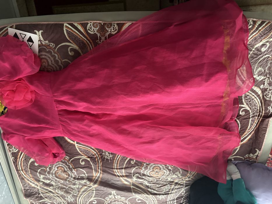 Продам платье хорошее на подростка