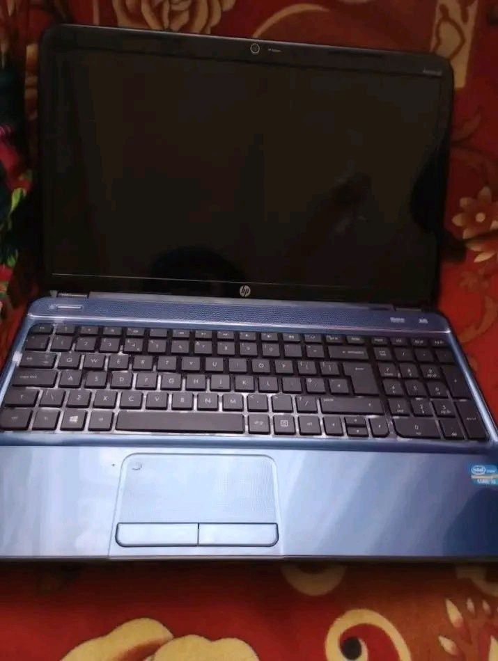 Leptop HP cu Windows 8 4 GB Rami