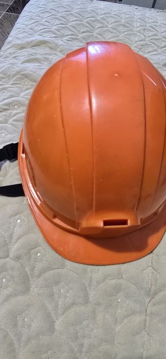 Продам каску( шахта) и нательное белье