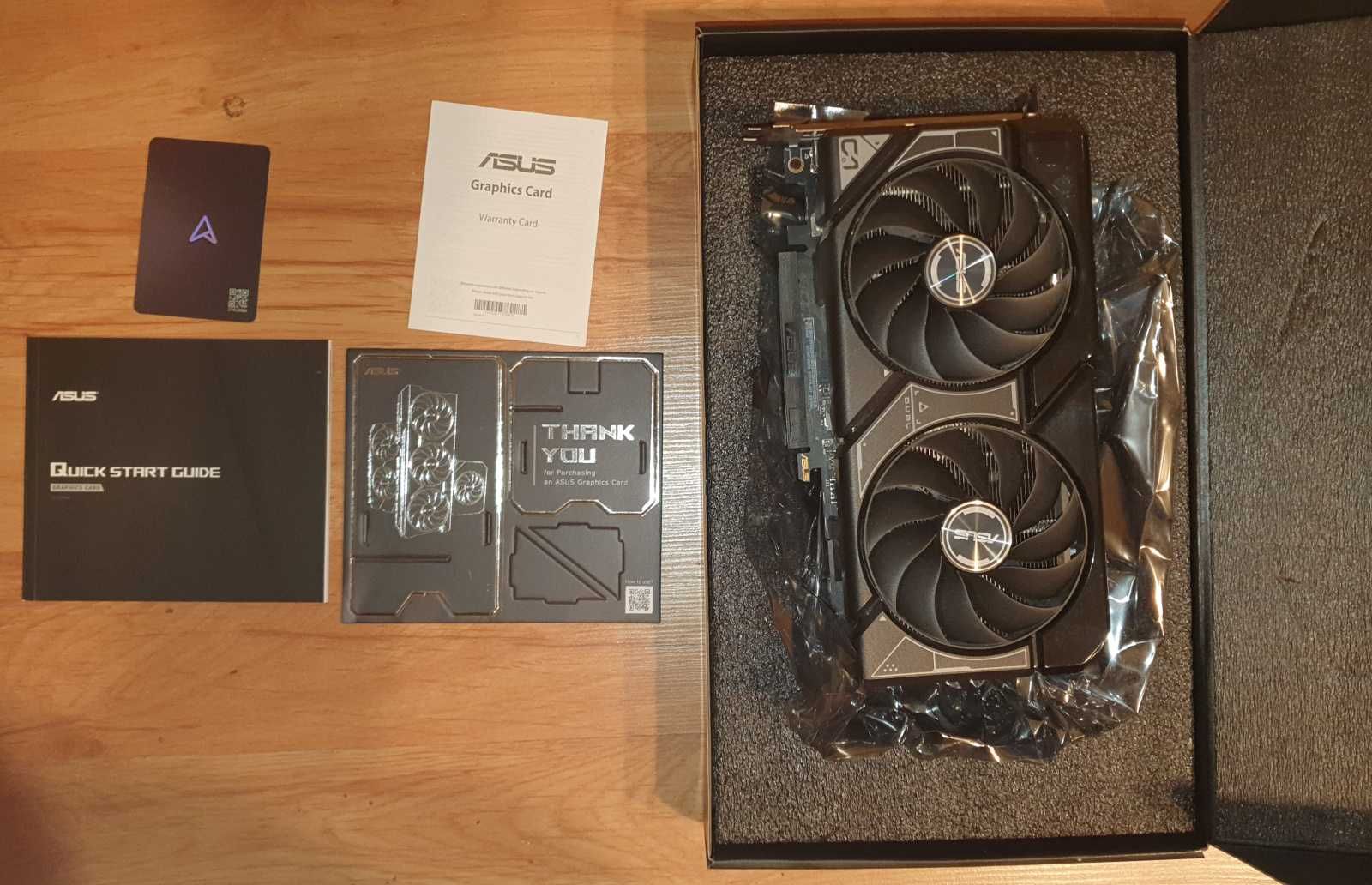 Продавам гаранционна видеокарта Asus Dual GeForce RTX 4060 OC Edition