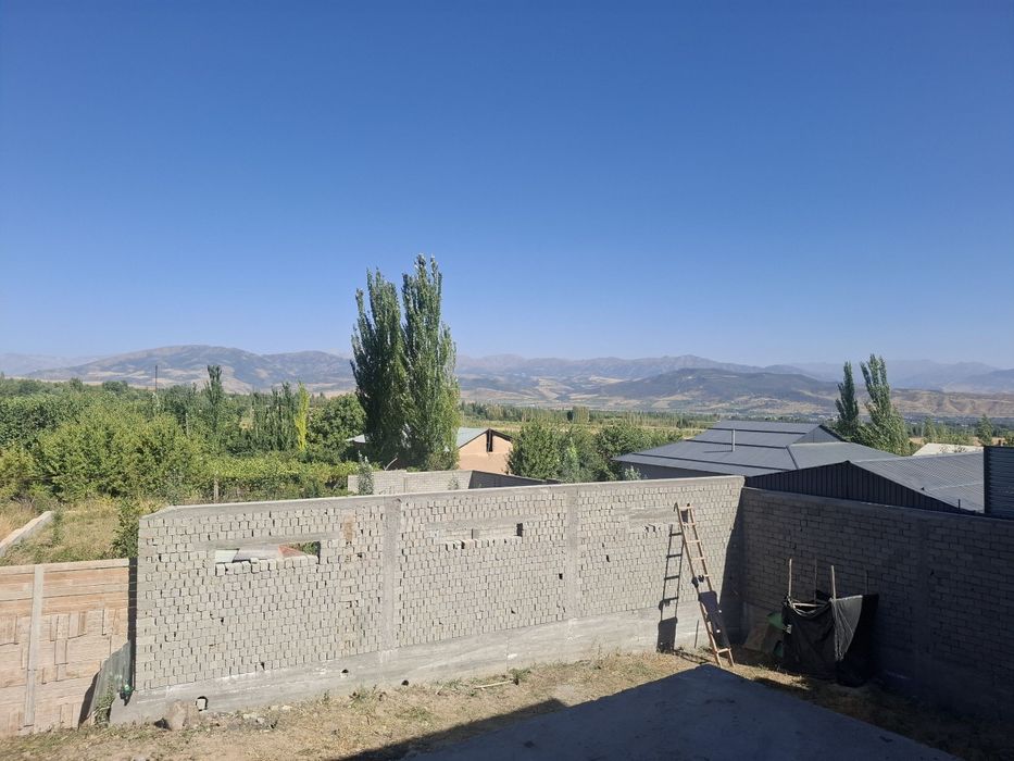 Oqtoshda srochna karopka dacha sotiladi