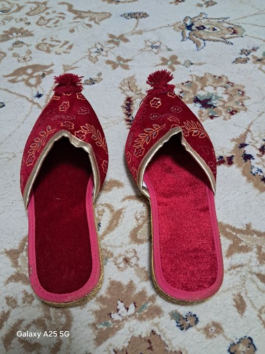 Красные тапочки принцессы.
