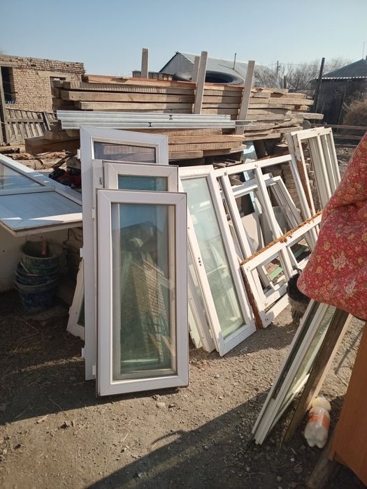 Продам пластиковые окна в хорошем состоянии.