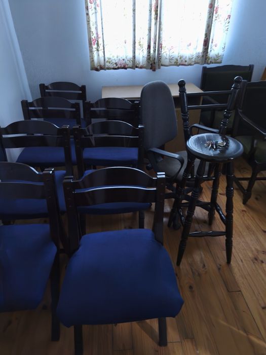 Стол. Тапицирани столове от дъбов масив