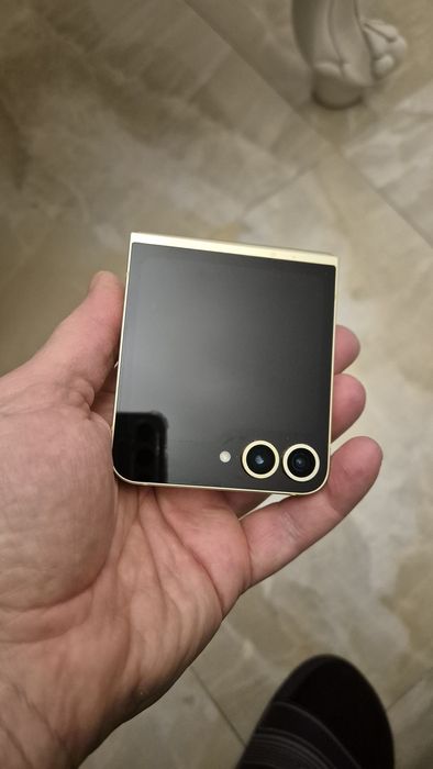 Samsung Galaxy Z Flip6, 12GB RAM, 256GB, 5G, Yellow Гаранция
