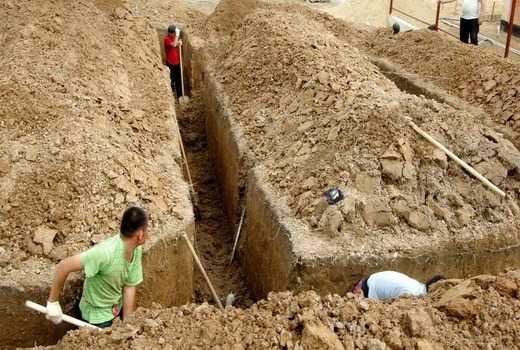 Копка траншей. Сливные ямы! Монтаж септиков. Канализация под ключ.