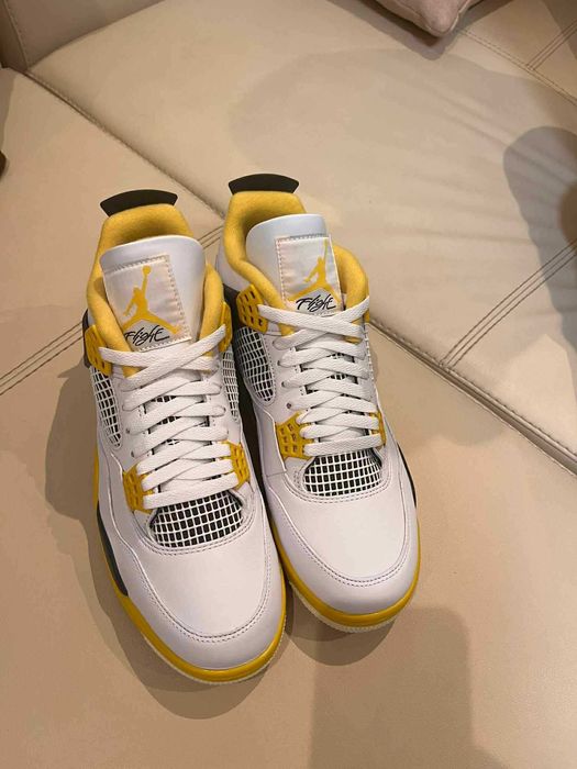 Jordan 4 Retro Vivid Sulphur