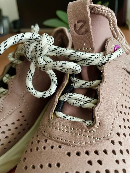 Кроссовки на девочку