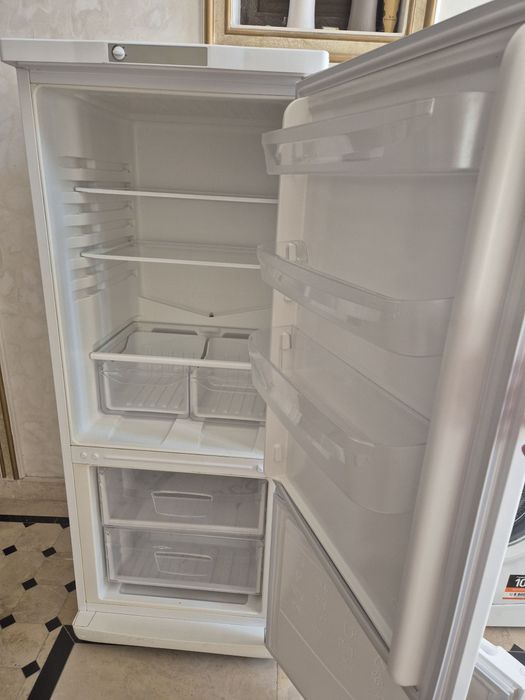 Холодильник продается INDESIT