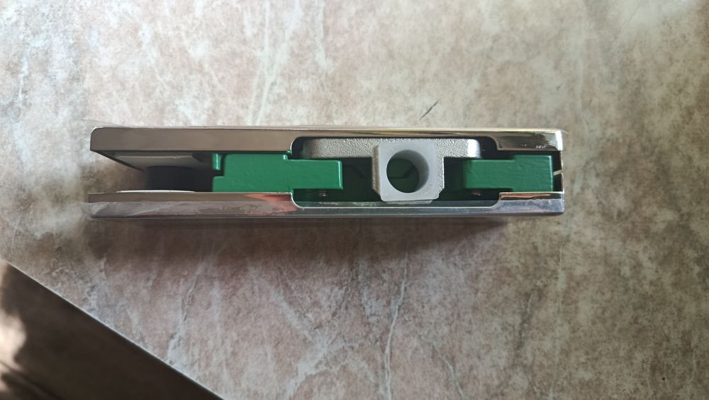 Продам  петли для стеклянной двери новые