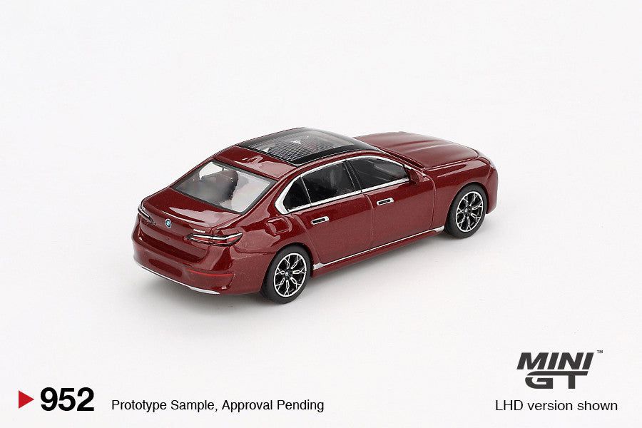 Macheta auto BMW i7 xDrive60 Aventurin, Red, 2023 (LHD)  1:64 MIniGT