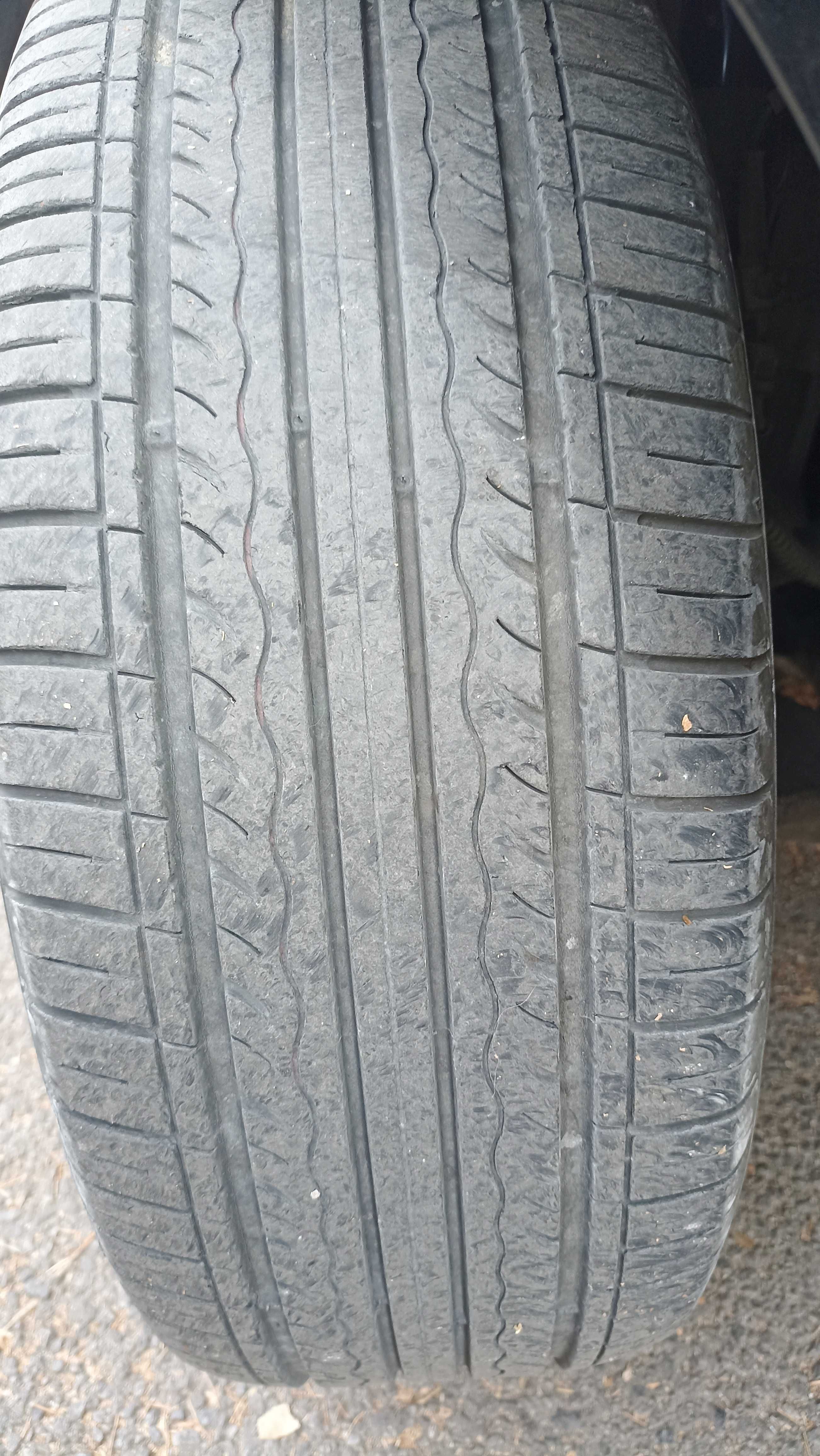 2 бр летни гуми Kumho Solus kh17 235/60R16 100H