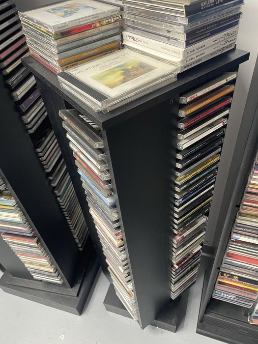 Suport cd casete cel mare 370 cduri cel mic 144 cduri sau 144 casete