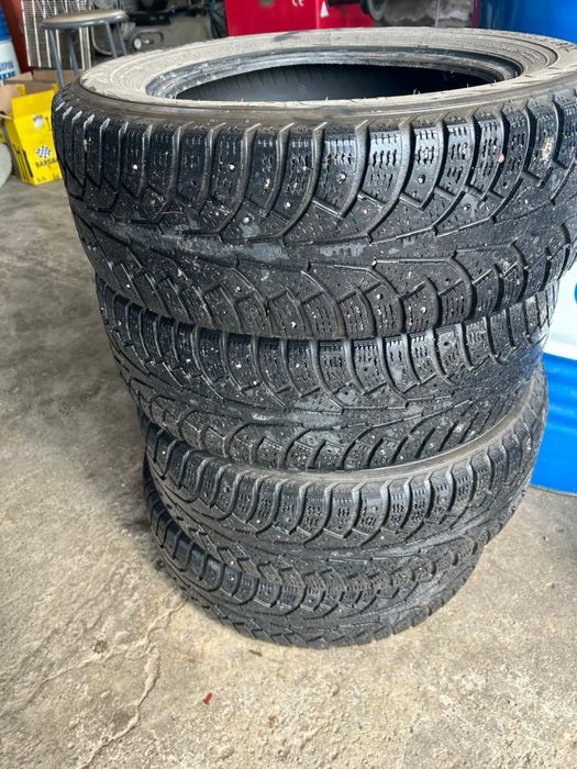 Покрышки зимние бу 35000