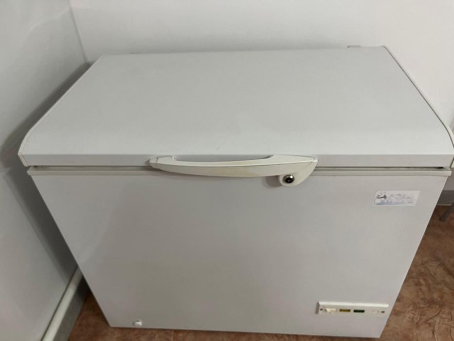 Продам морозильную камеру Позис